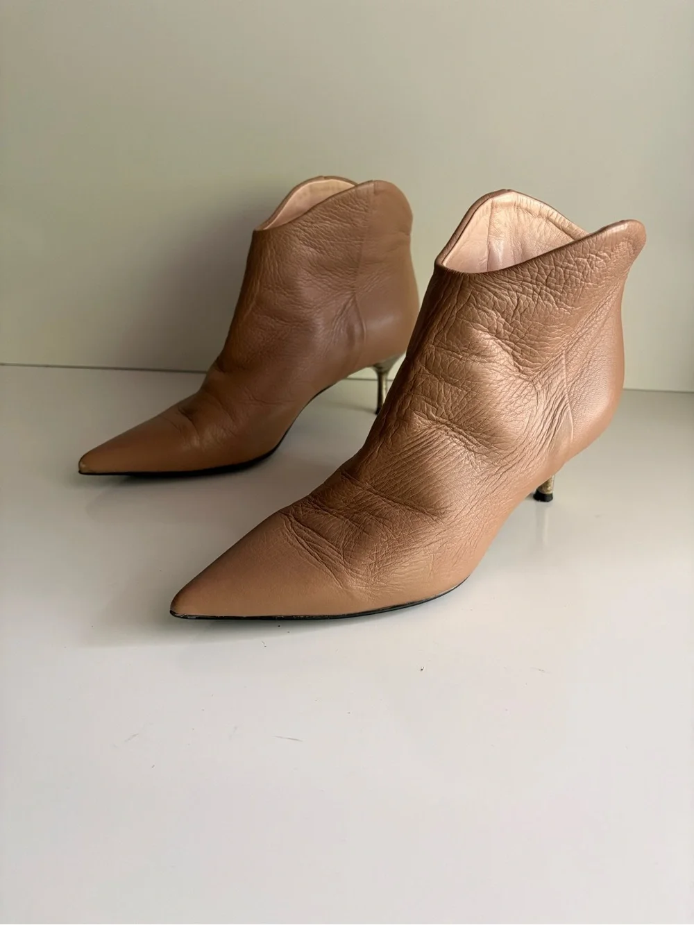 AGL Women's Tan Leather Pointed-Toe Pumps